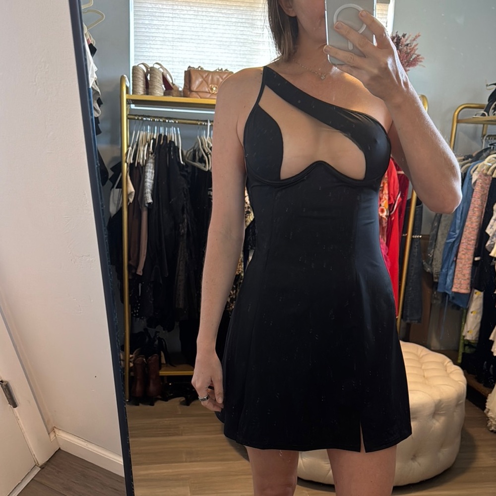 Elegant Black One-Shoulder Dress